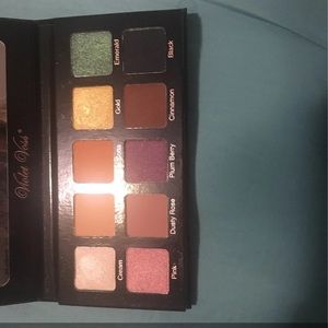 Violet Voss Essentials Palette